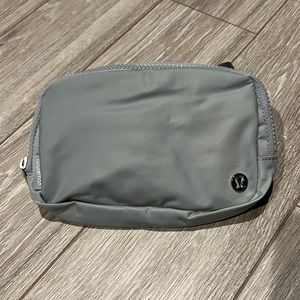 Lululemon Everywhere Belt Bag in Silver Drop